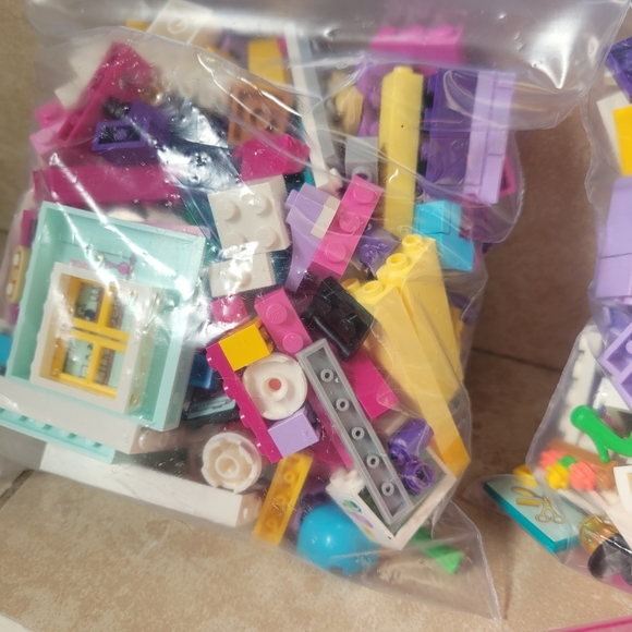 LEGO 1000 pieces - Picture 2 of 3